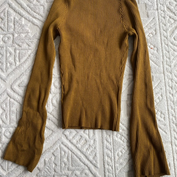Mustard Ribbed Sweater - Picture 4 of 5
